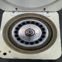 Eppendorf 5415C Centrifuge image 3